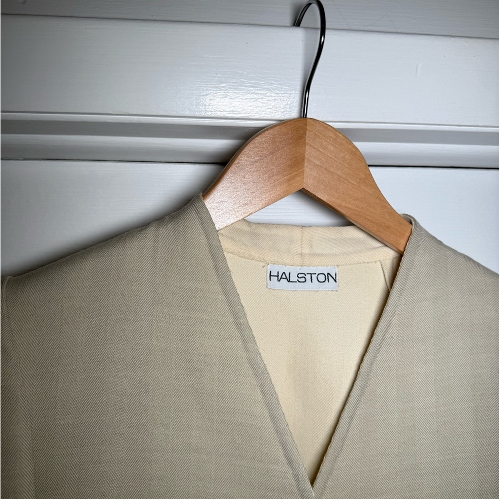 Vintage Halston Women's Tan Cape Coat - Picture 2 of 10
